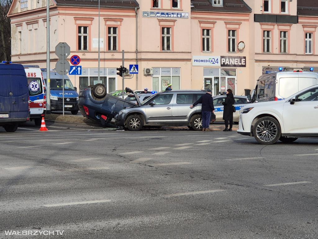 Wymusiła pierwszeństwo. Jej samochód dachował