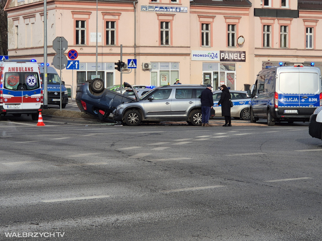 Wymusiła pierwszeństwo. Jej samochód dachował