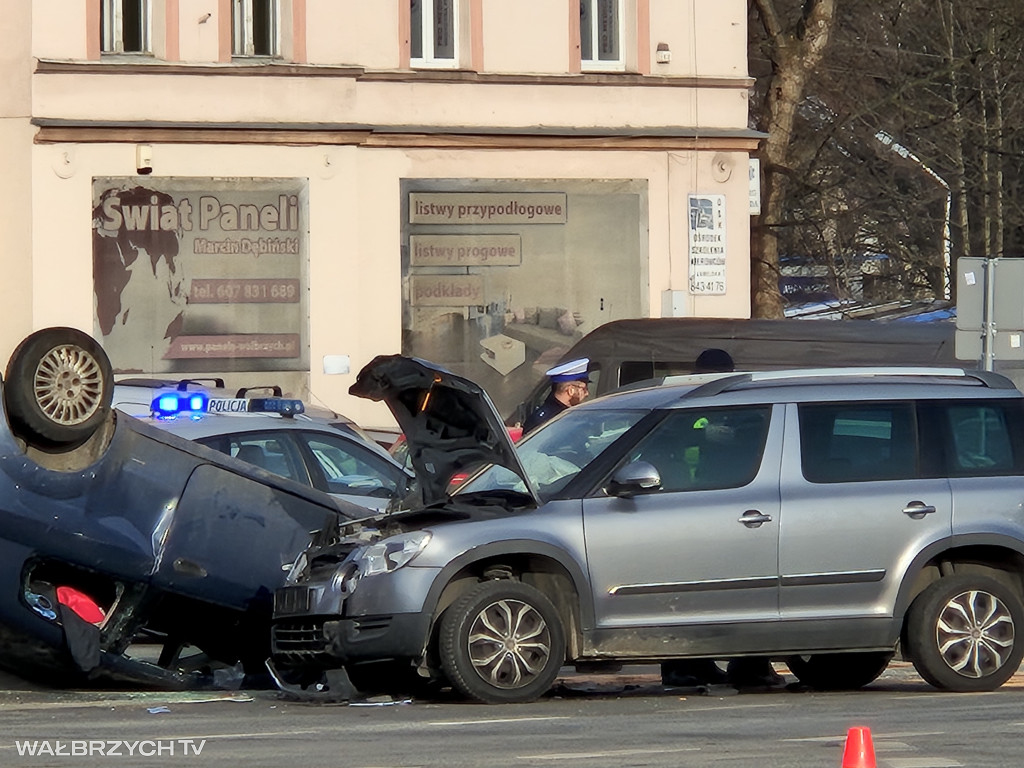 Wymusiła pierwszeństwo. Jej samochód dachował