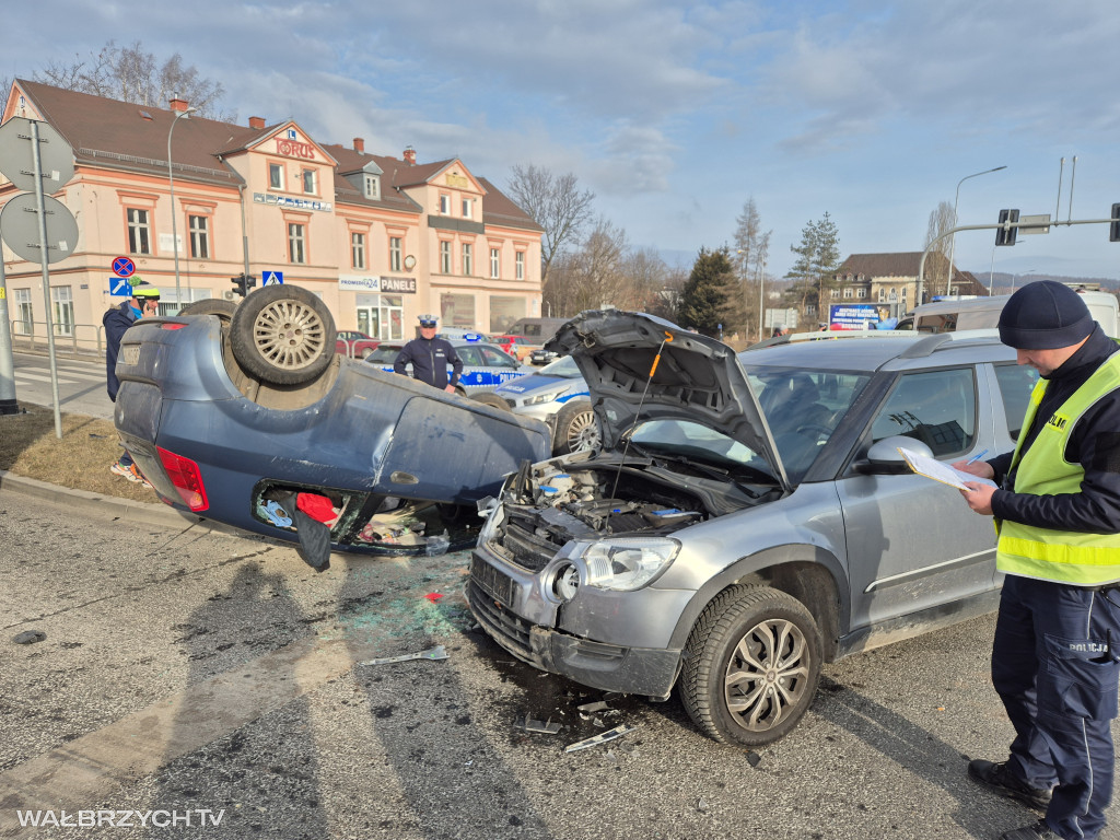 Wymusiła pierwszeństwo. Jej samochód dachował