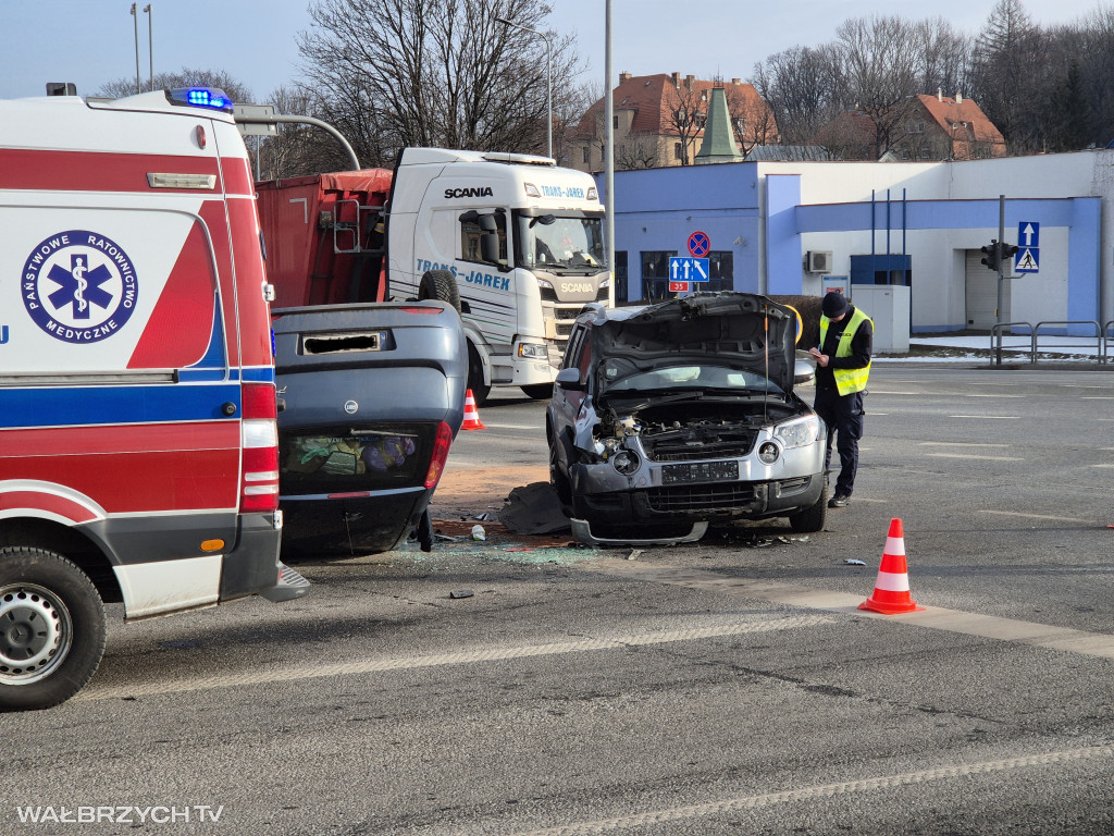 Wymusiła pierwszeństwo. Jej samochód dachował