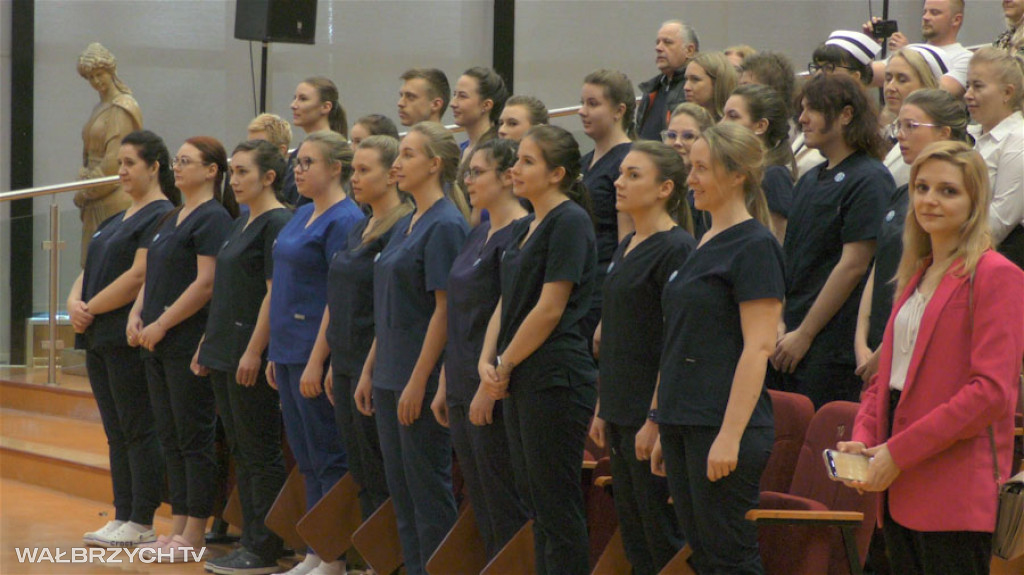 Uroczyste czepkowanie studentów pielęgniarstwa