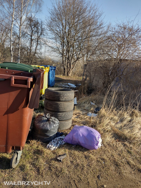 Piaskowa Góra - Dzikie wysypisko na Wyszyńskiego