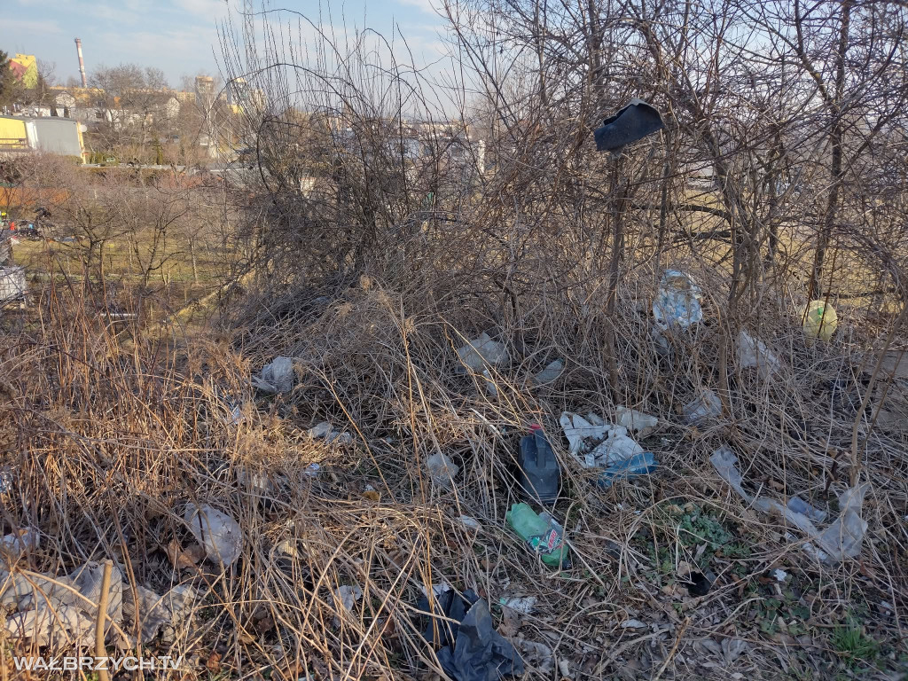 Piaskowa Góra - Dzikie wysypisko na Wyszyńskiego