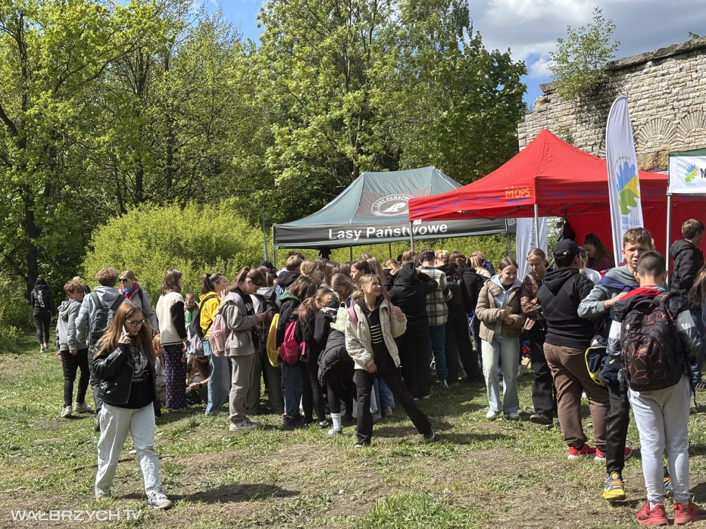 Sprzątali Niedźwiadki i poznali historię Mauzoleum