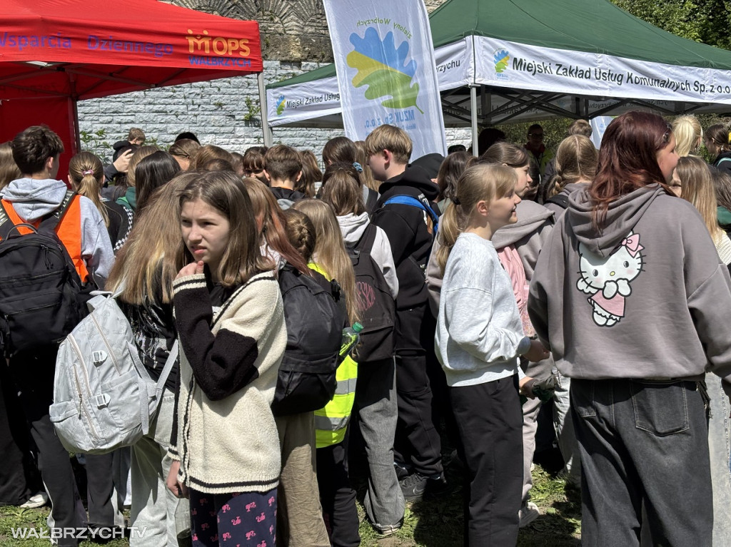 Sprzątali Niedźwiadki i poznali historię Mauzoleum