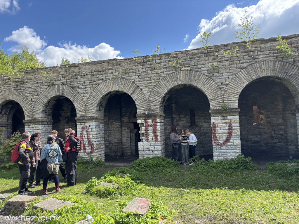 Sprzątali Niedźwiadki i poznali historię Mauzoleum