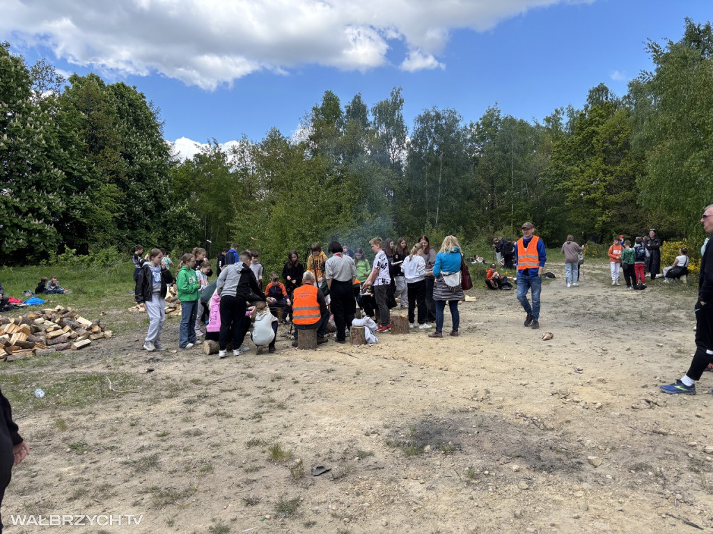 Sprzątali Niedźwiadki i poznali historię Mauzoleum