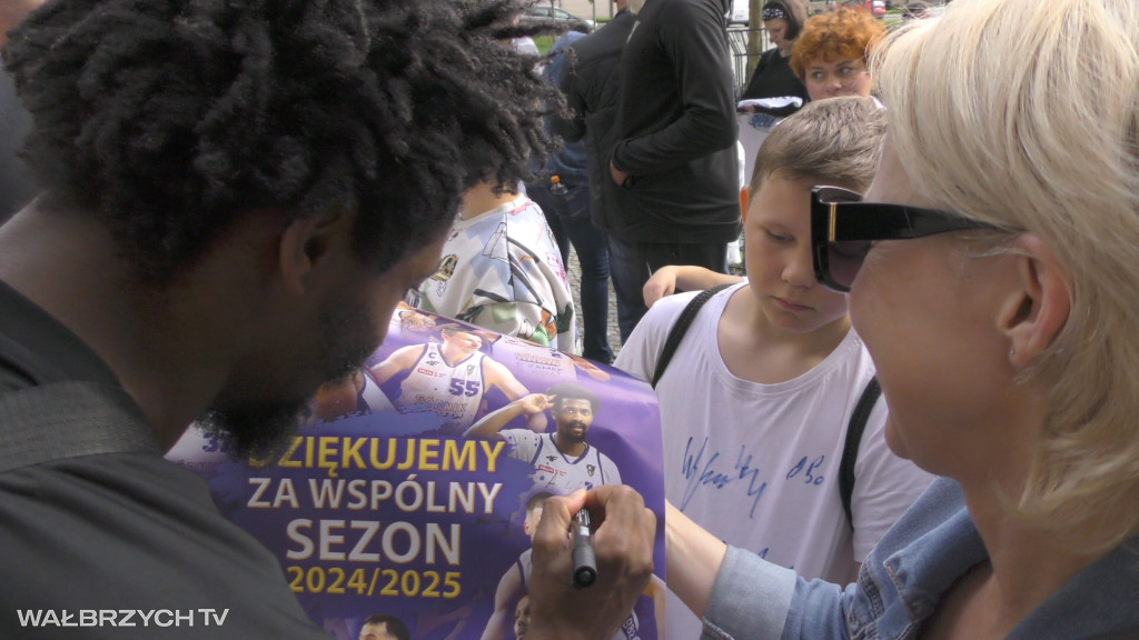 Koszykarze spotkali się z fanami w Śródmieściu