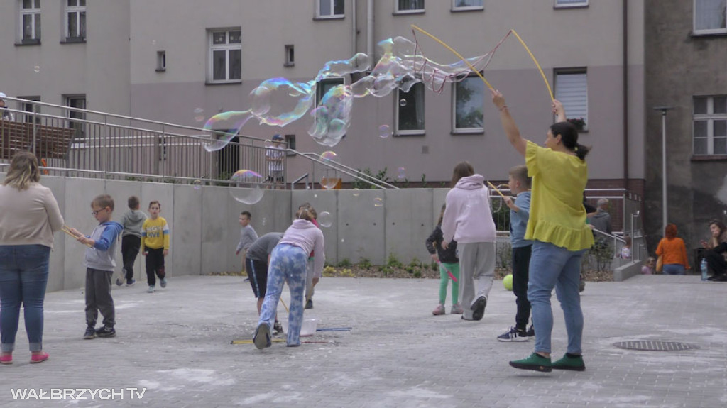 Odnowione podwórko przy ul. Paderewskiego