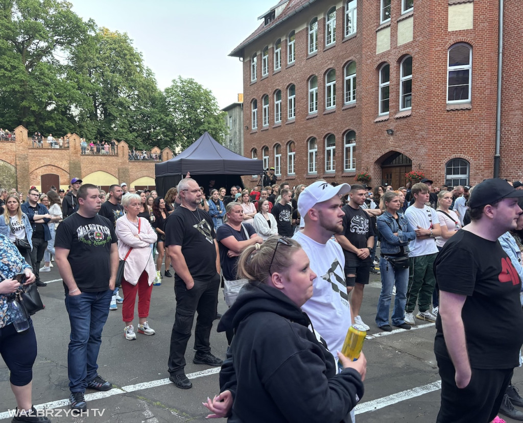 Kulas, Massey i Nullizmatyk na jednej scenie