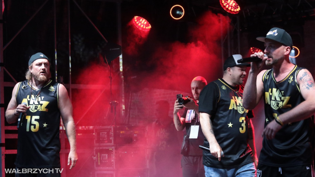 Kulas, Massey i Nullizmatyk na jednej scenie