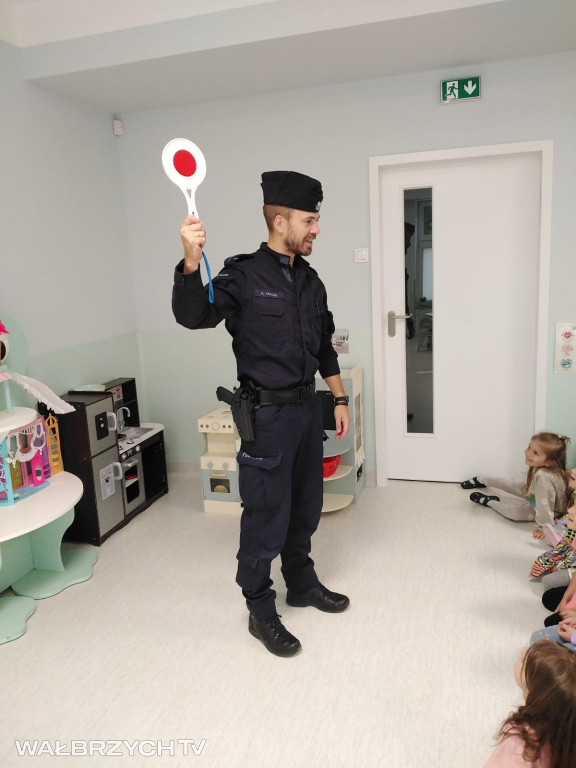 W Clever Garden uczą, jak zadzwonić na 112
