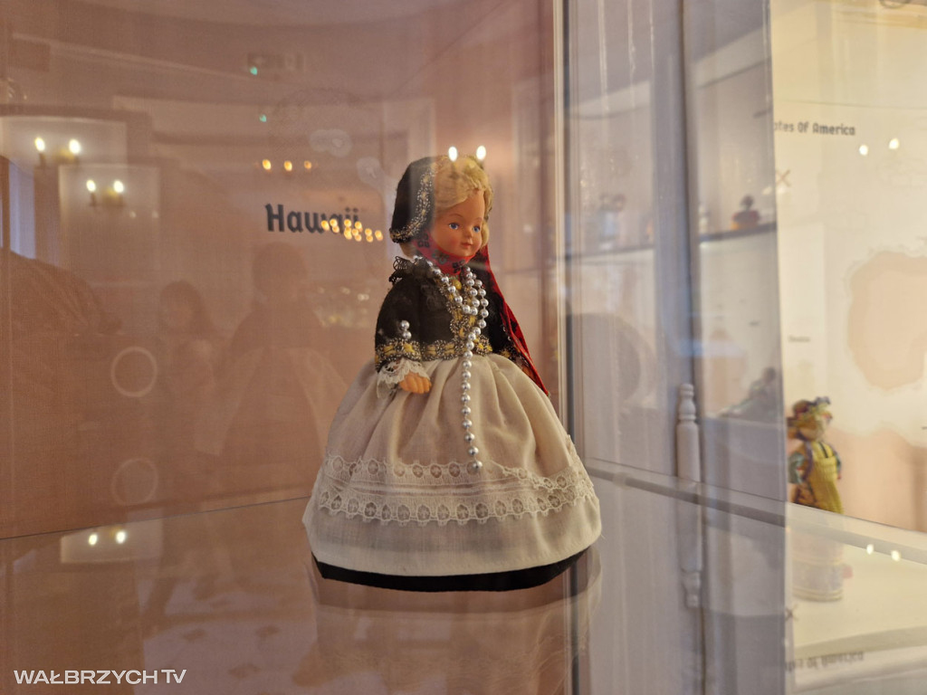 Lalki Świata - wystawa w Muzeum Porcelany