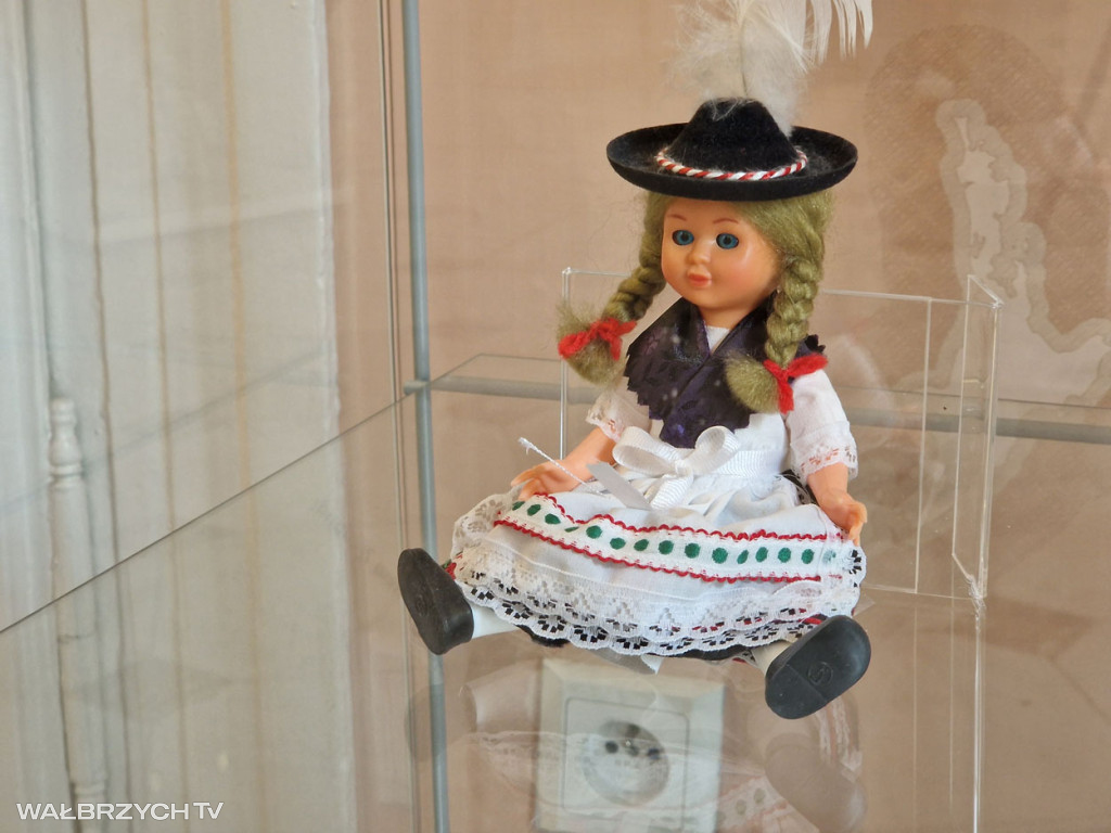 Lalki Świata - wystawa w Muzeum Porcelany