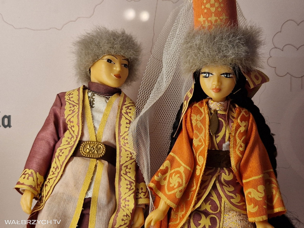 Lalki Świata - wystawa w Muzeum Porcelany