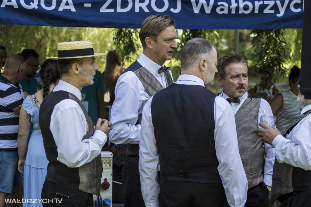 Śniadanie na trawie i zabytkowe powozy