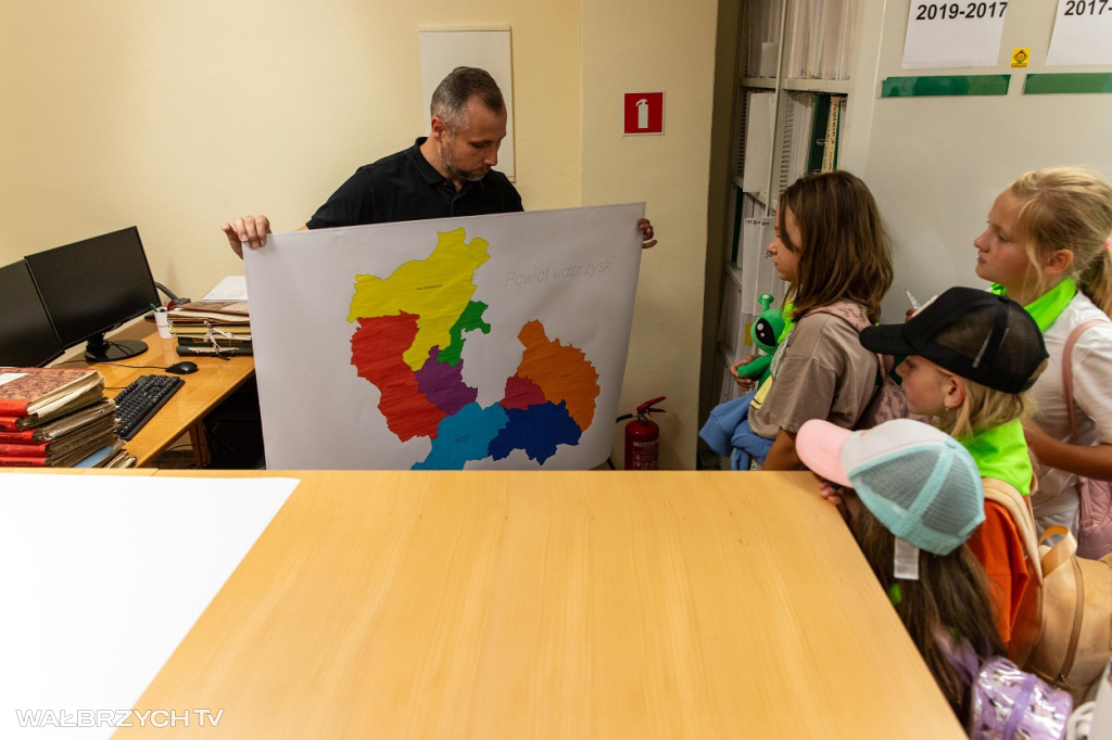 Młodzi mieszkańcy Głuszycy odwiedzili Starostwo