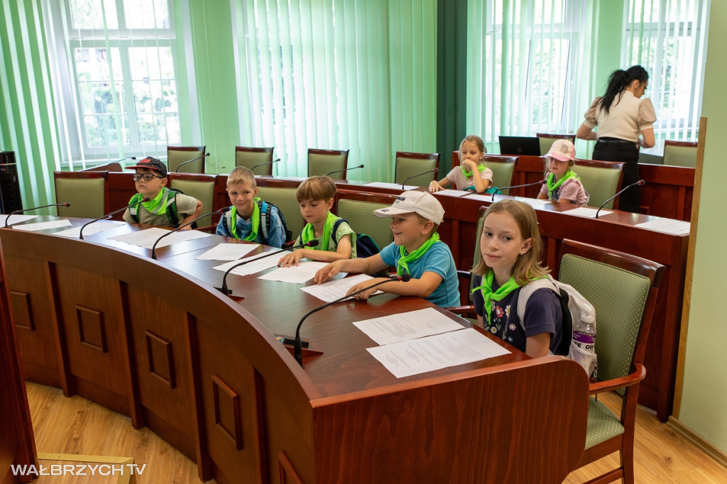 Młodzi mieszkańcy Głuszycy odwiedzili Starostwo