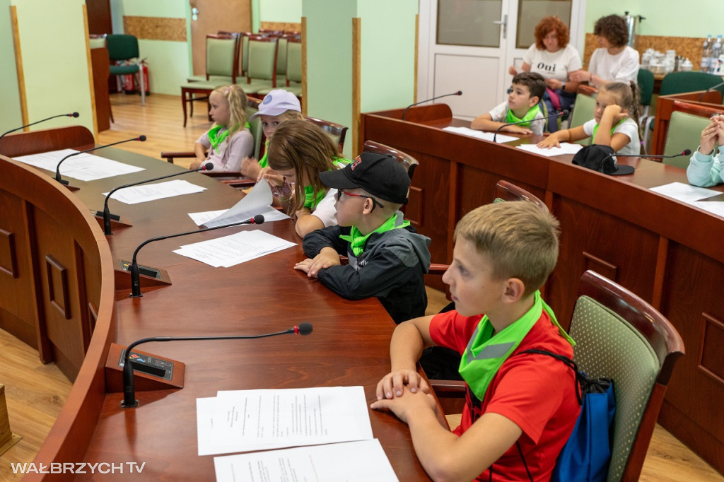 Młodzi mieszkańcy Głuszycy odwiedzili Starostwo