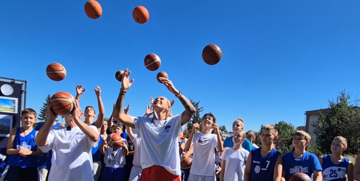 Biało-Niebieska Strefa Basketu
