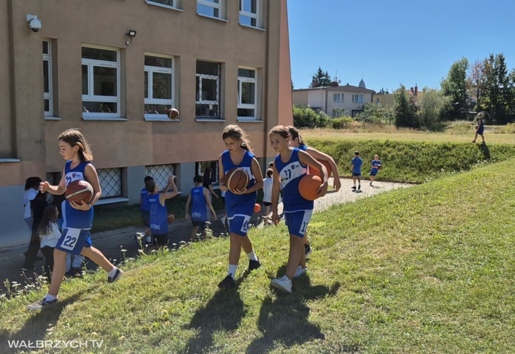 Biało-Niebieska Strefa Basketu