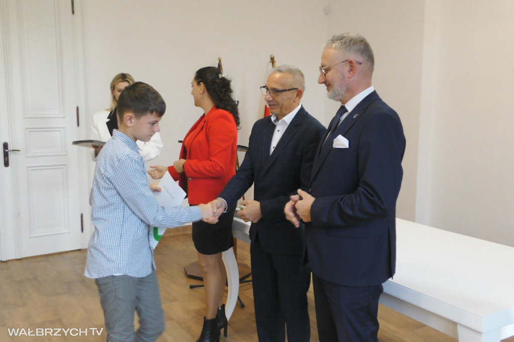 Stypendia dla uczniów z Głuszycy