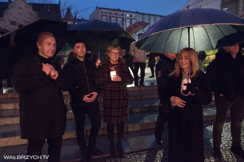 Lampiony Pamięci rozświetliły Plac Magistracki