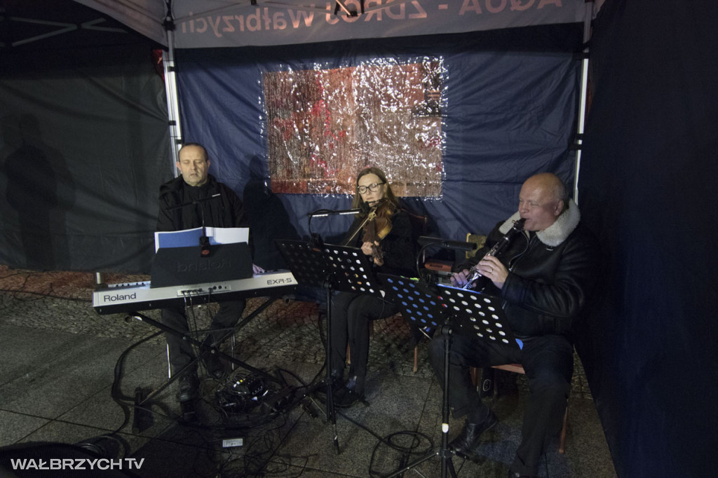 Lampiony Pamięci rozświetliły Plac Magistracki