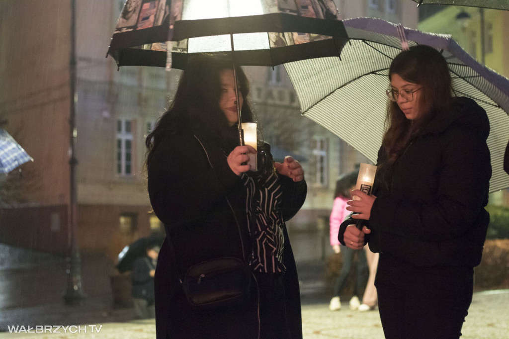 Lampiony Pamięci rozświetliły Plac Magistracki