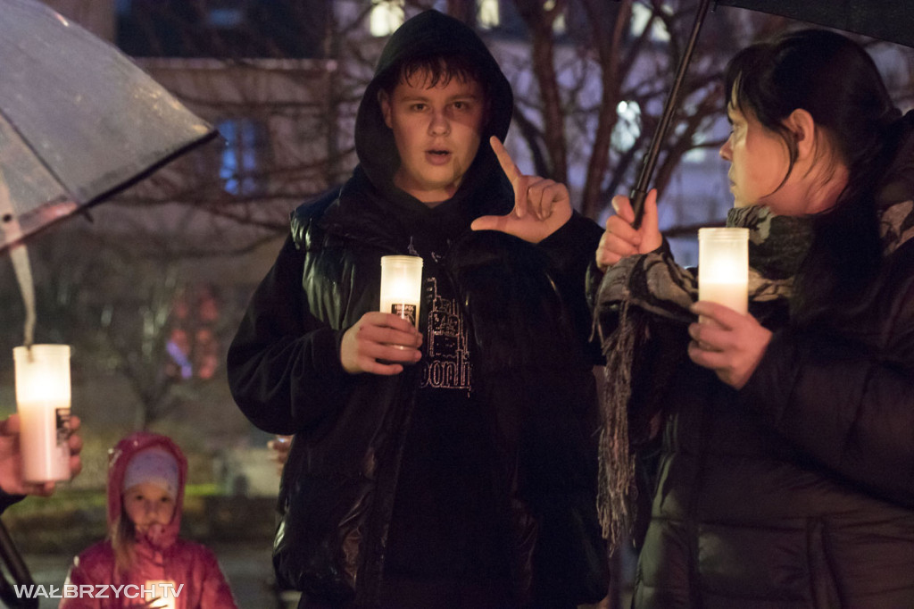 Lampiony Pamięci rozświetliły Plac Magistracki