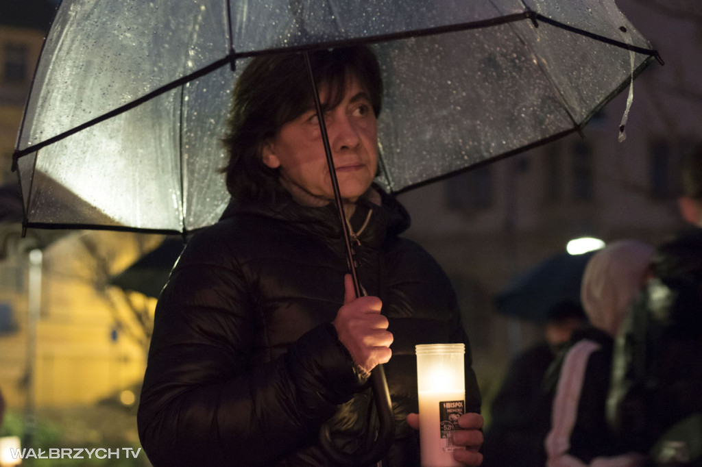 Lampiony Pamięci rozświetliły Plac Magistracki