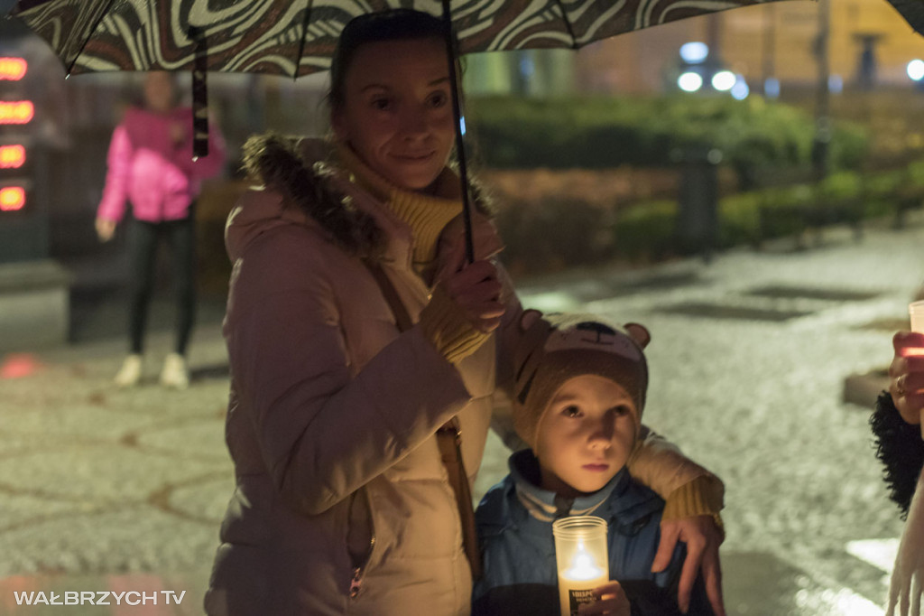 Lampiony Pamięci rozświetliły Plac Magistracki