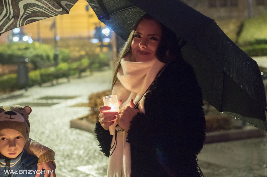 Lampiony Pamięci rozświetliły Plac Magistracki