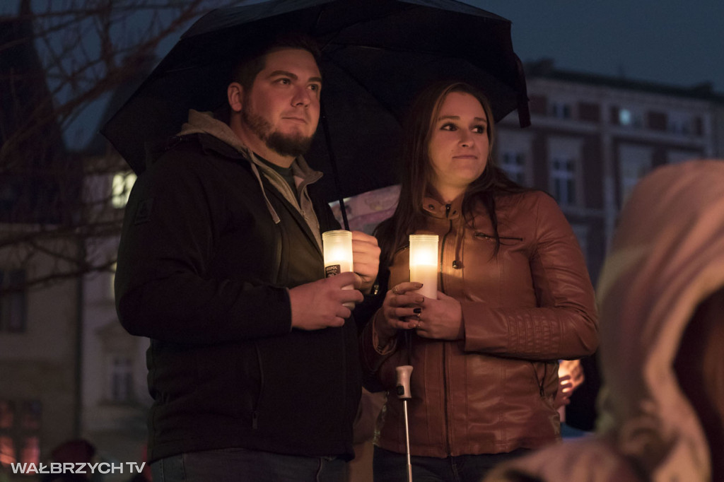 Lampiony Pamięci rozświetliły Plac Magistracki