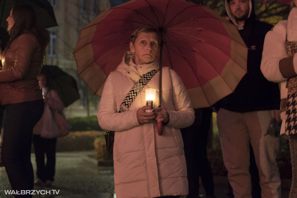 Lampiony Pamięci rozświetliły Plac Magistracki