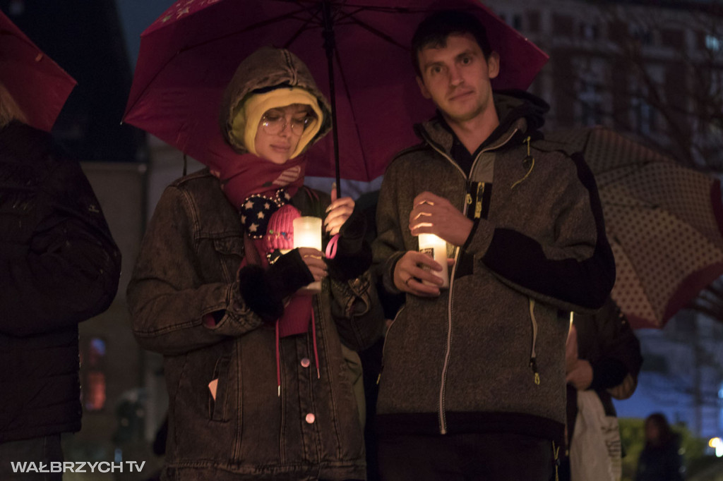 Lampiony Pamięci rozświetliły Plac Magistracki