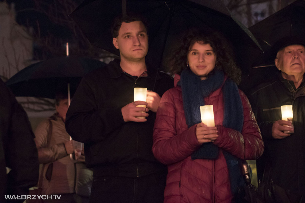 Lampiony Pamięci rozświetliły Plac Magistracki
