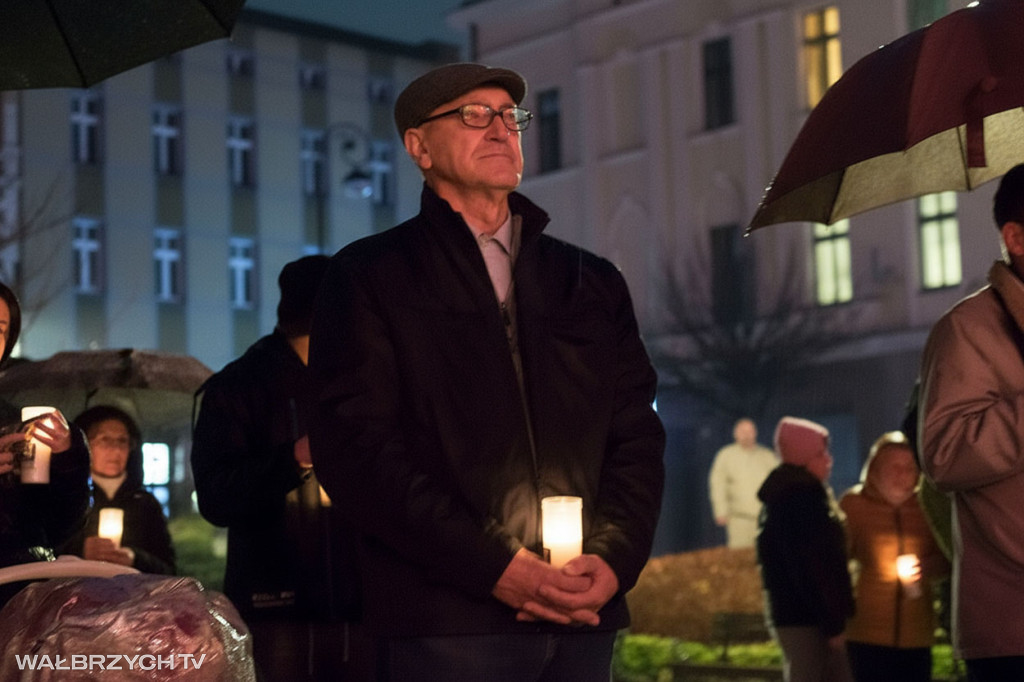 Lampiony Pamięci rozświetliły Plac Magistracki