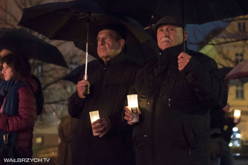 Lampiony Pamięci rozświetliły Plac Magistracki
