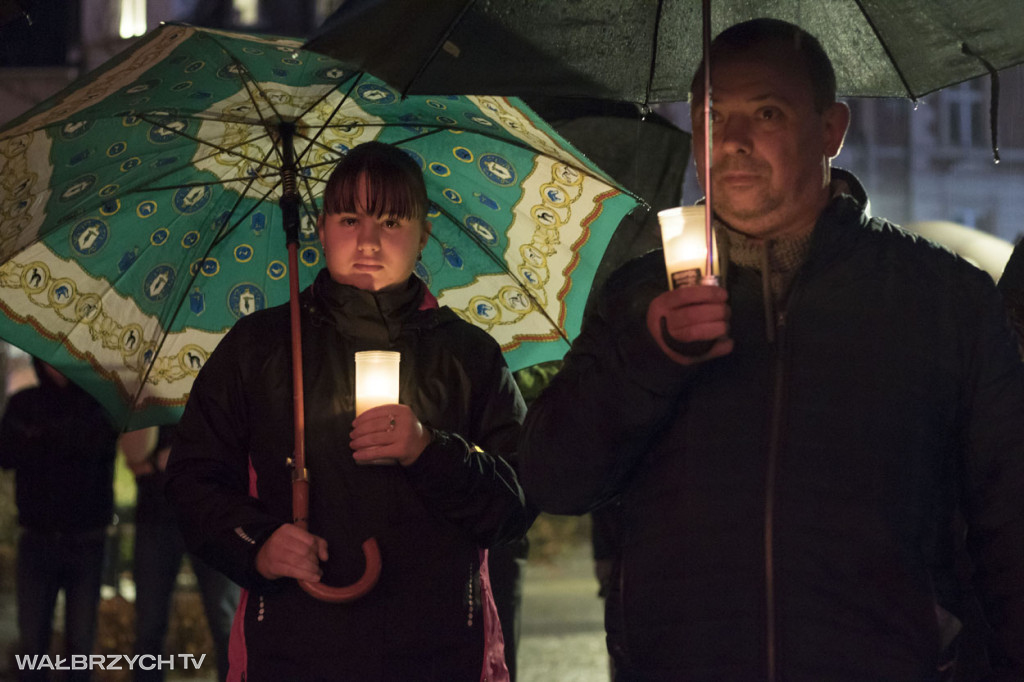 Lampiony Pamięci rozświetliły Plac Magistracki
