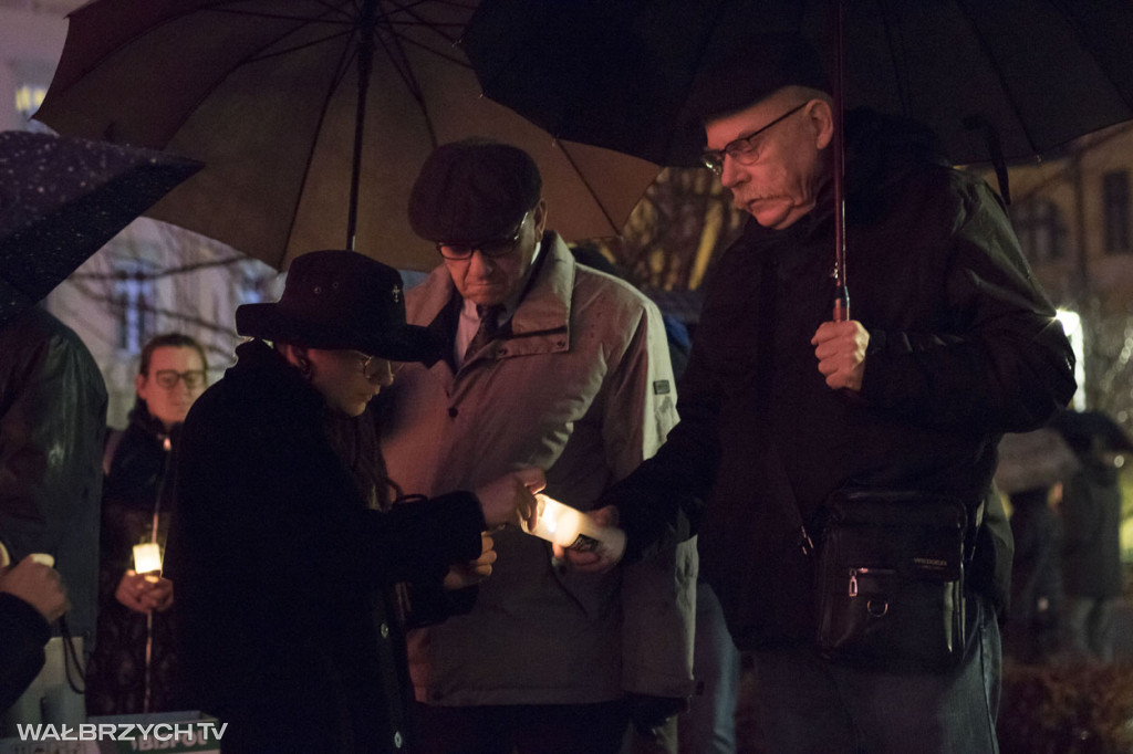 Lampiony Pamięci rozświetliły Plac Magistracki