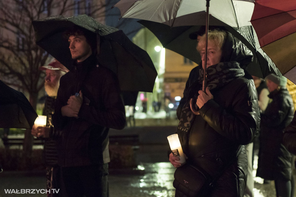 Lampiony Pamięci rozświetliły Plac Magistracki