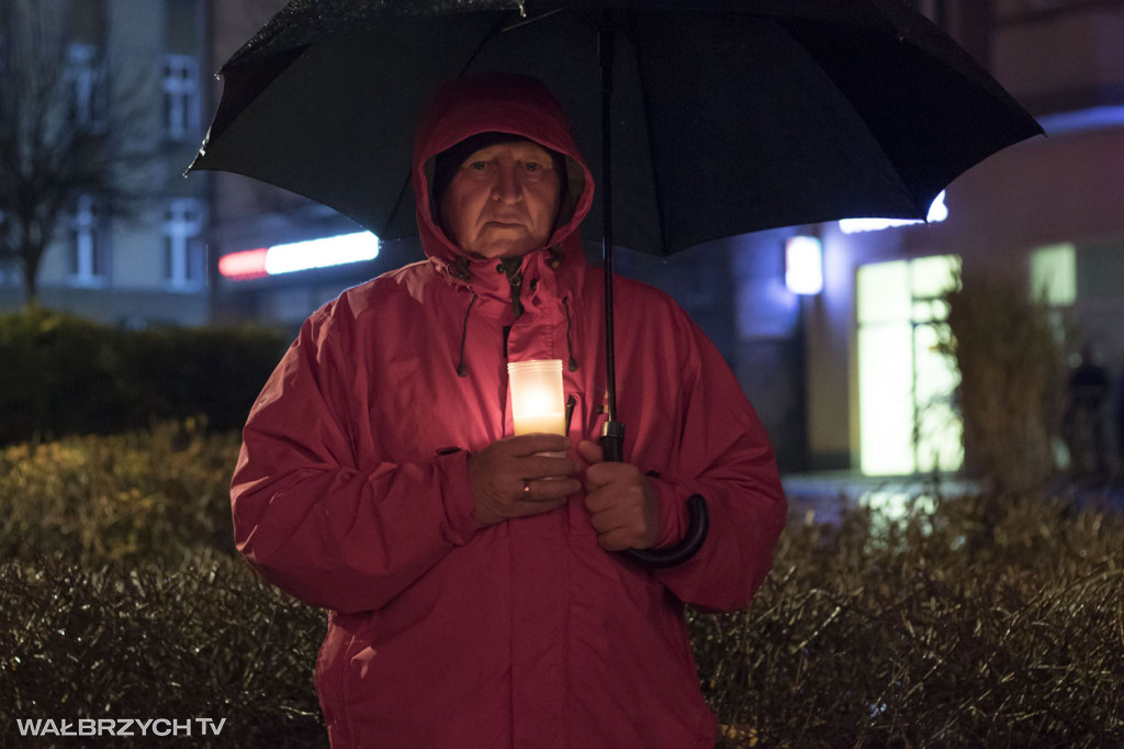 Lampiony Pamięci rozświetliły Plac Magistracki