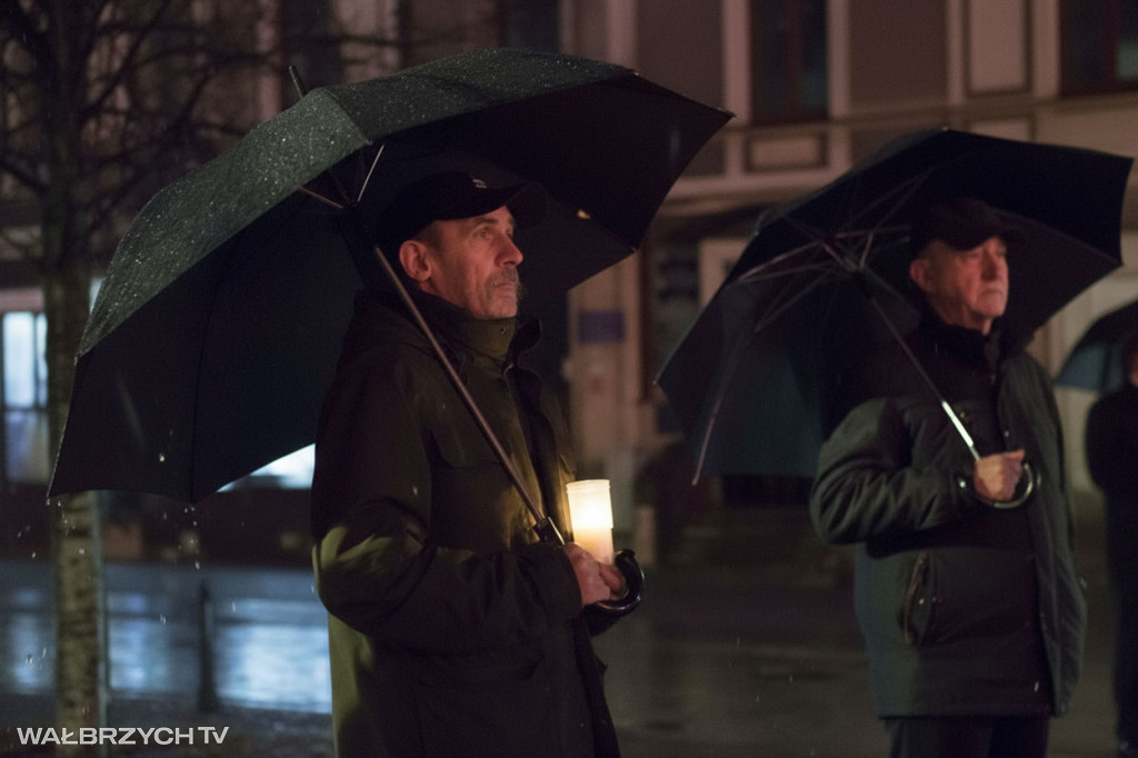 Lampiony Pamięci rozświetliły Plac Magistracki