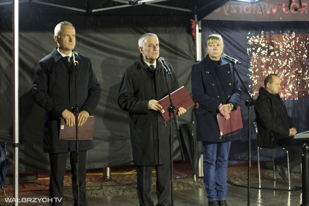 Lampiony Pamięci rozświetliły Plac Magistracki