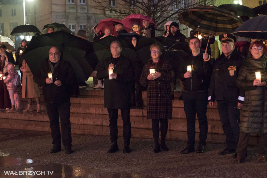 Lampiony Pamięci rozświetliły Plac Magistracki