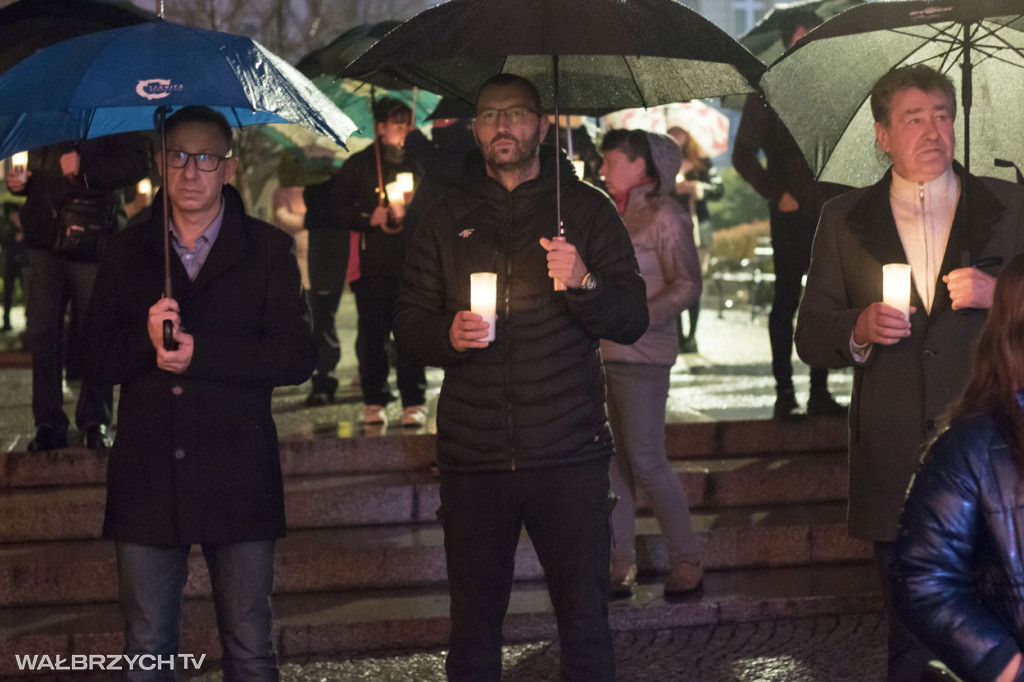 Lampiony Pamięci rozświetliły Plac Magistracki