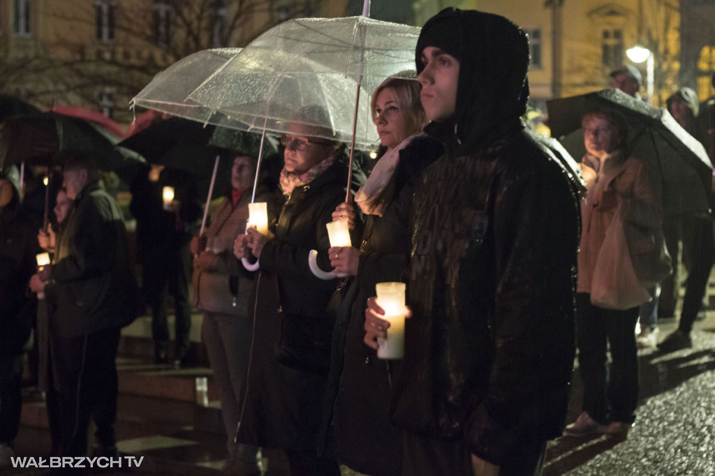 Lampiony Pamięci rozświetliły Plac Magistracki