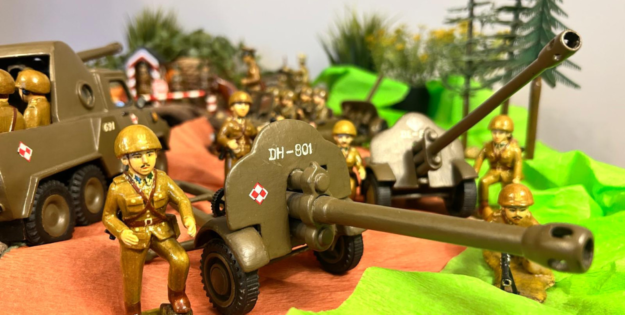 Drewaniane wojsko Piotra Klimka z Wałbrzycha